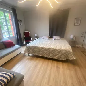 https://hotel-restaurant-lescale-chez-mimi.midi-pyreneeshotels.com